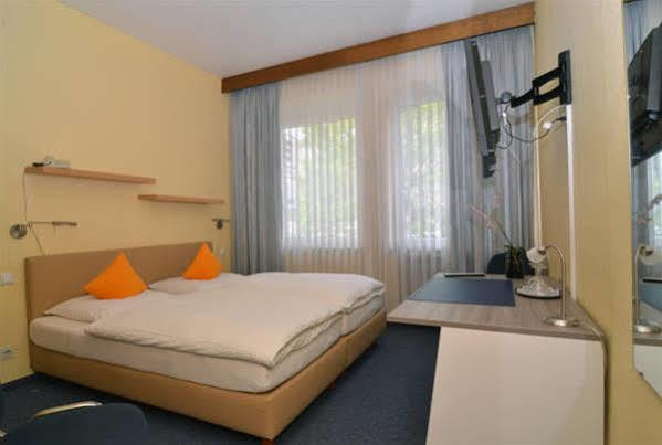 Hotel Stadtnah Aachen Bagian luar foto